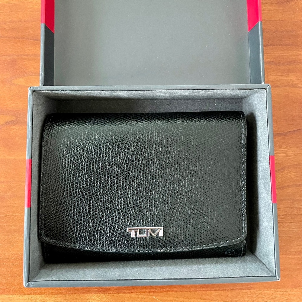 TUMI Tri-fold Leather Wallet